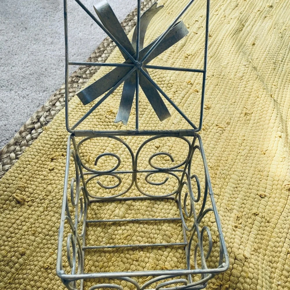 The Home Wire Gift Box Accent